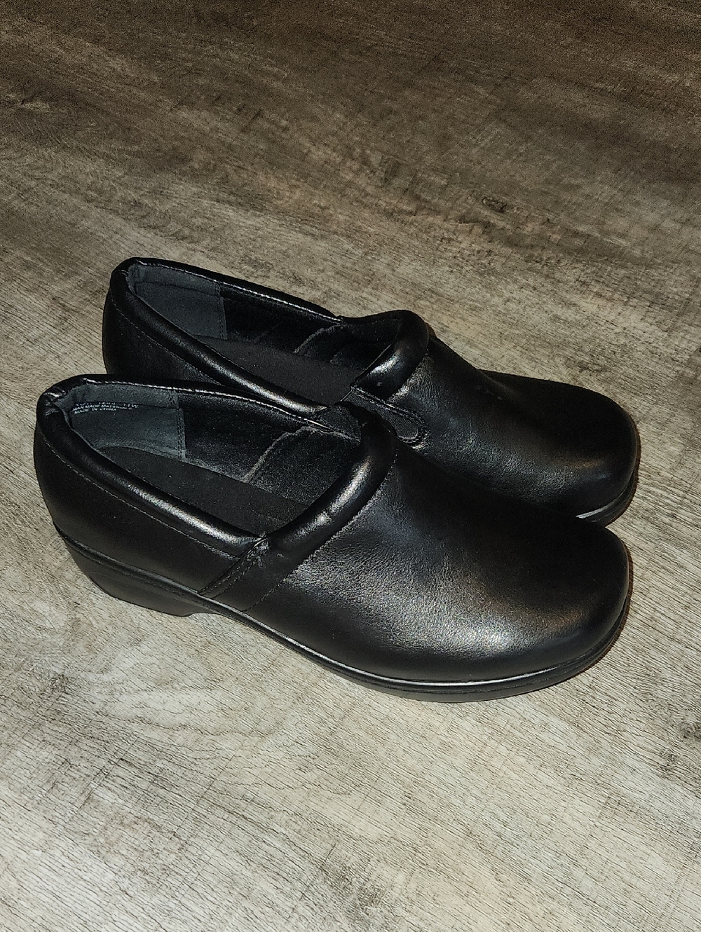 cloudwalkers By Avenue Black Leather Slip-On Clogs